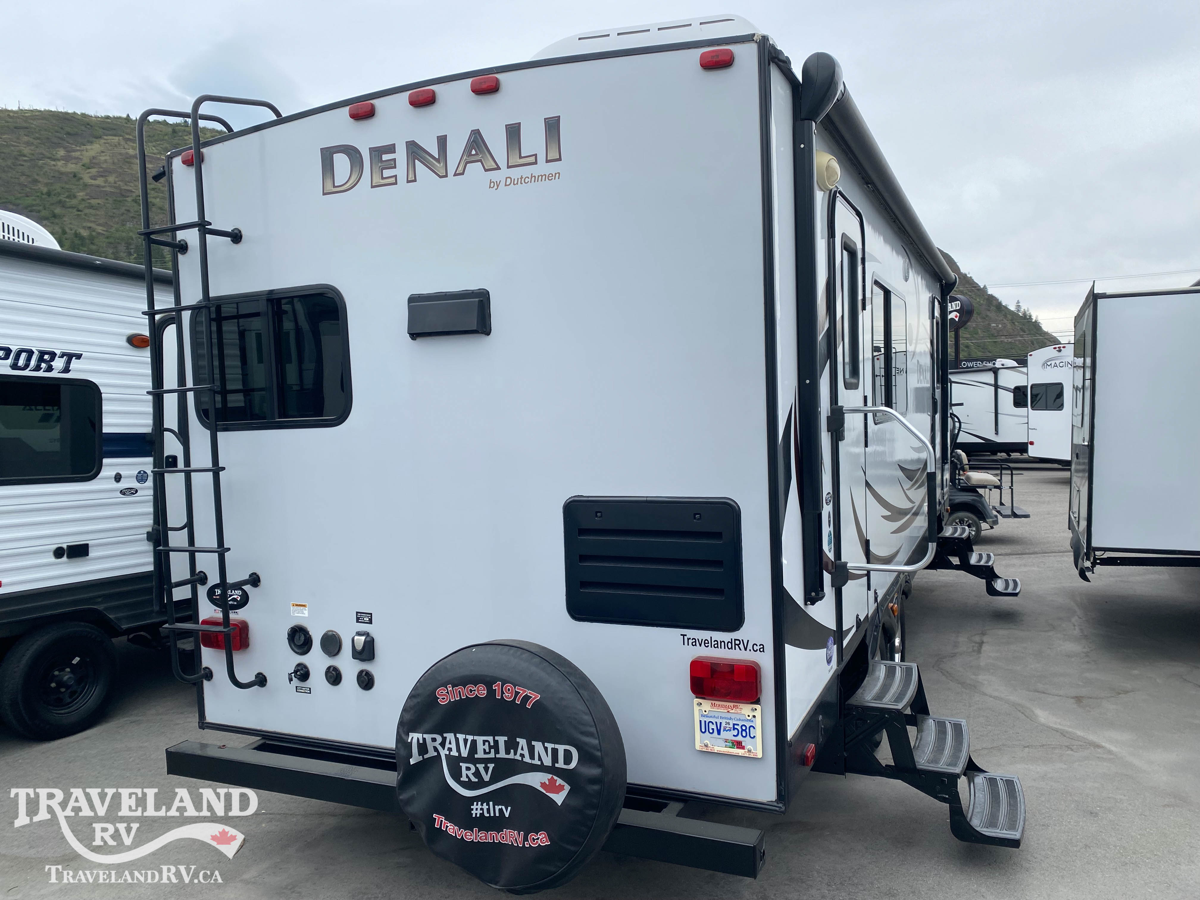 2014 Dutchmen Denali 2461RK Trail Edition - Image 4
