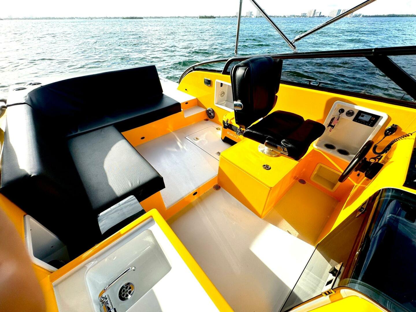 2023 VanDutch Sport 35 - Image 4