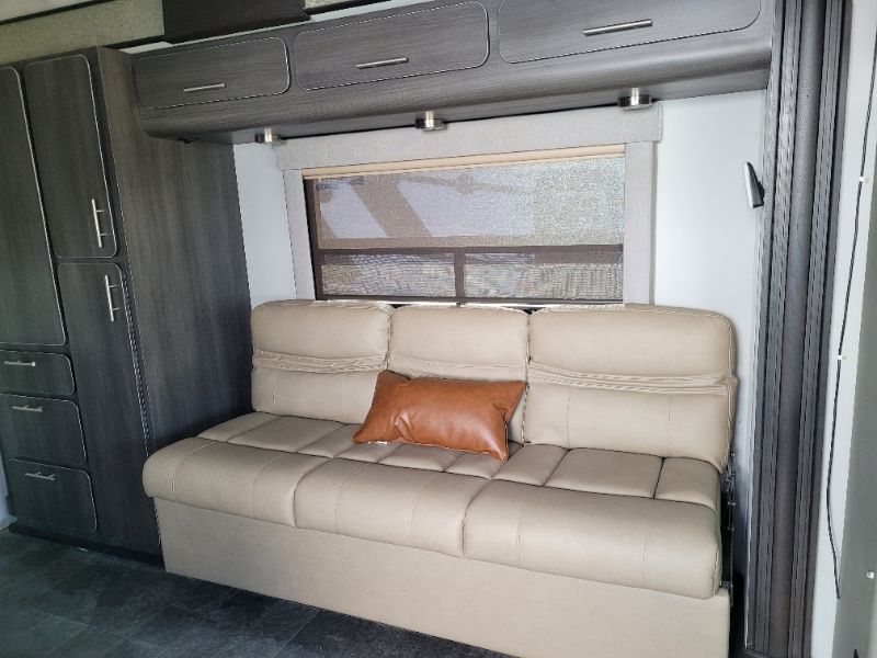 2014 Renegade Villagio 25RBS - Image 8