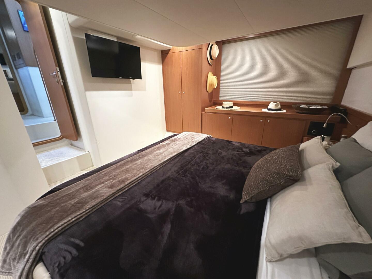 2014 Ferretti Yachts 530 - Image 27