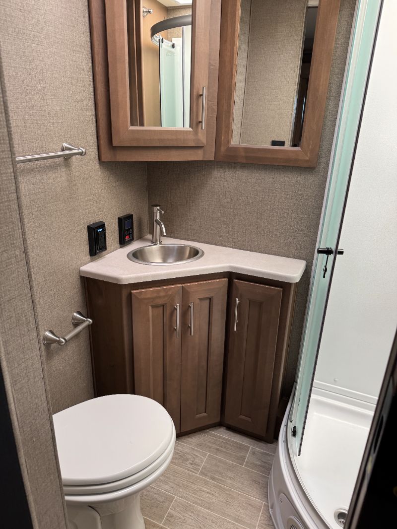2022 Thor Motor Coach Omni RS36 - Image 15