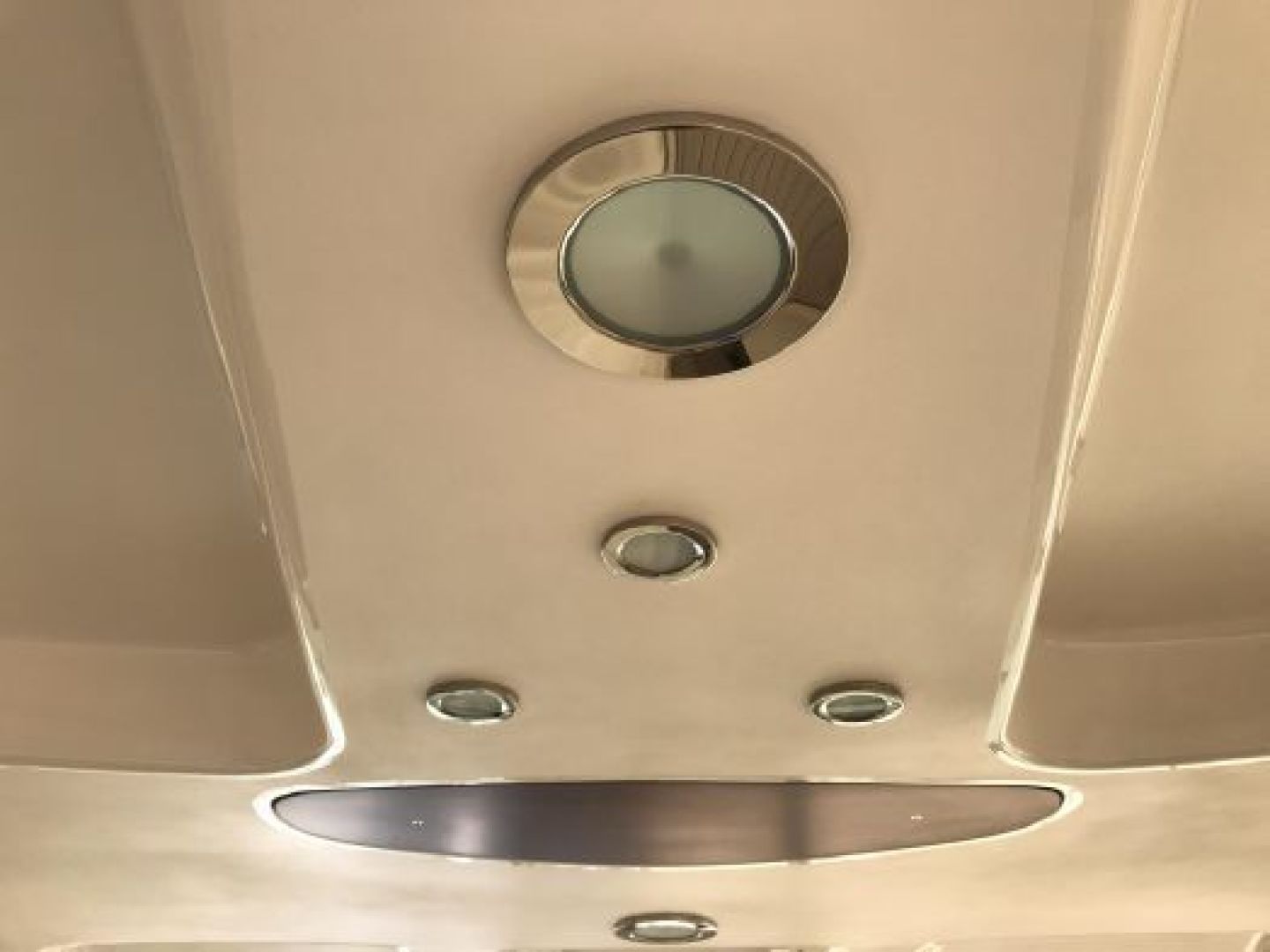 2005 Sea Ray Sundancer - Image 20