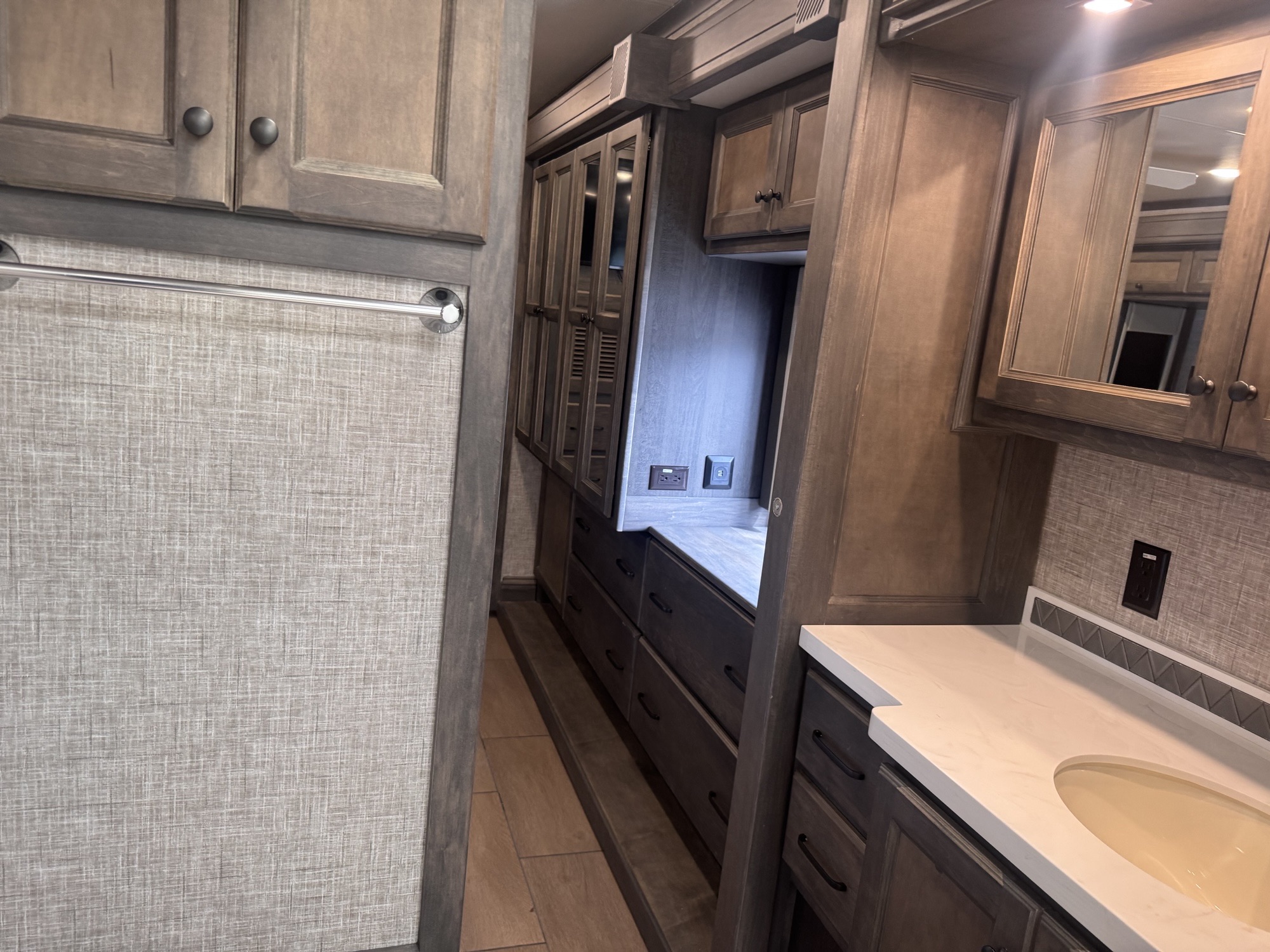 2023 TIFFIN ALLEGRO 34 PA - Image 18