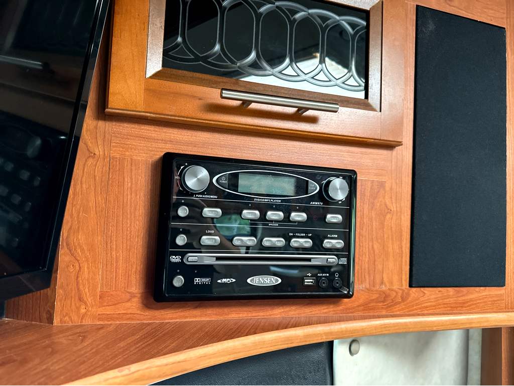 2013 COACHMEN CONCORD 300TS - Image 16