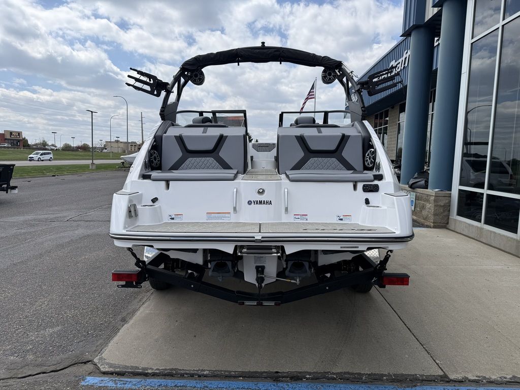 2026 Yamaha Boats 222XD - Image 4