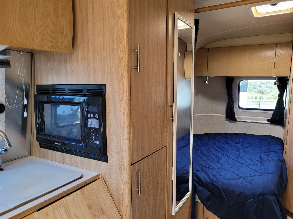 2006 Airstream Safari 25SS - Image 12