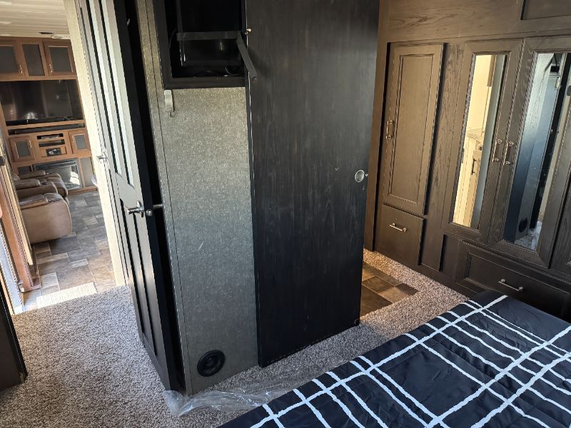 2017 Keystone Fuzion 414 - Image 25