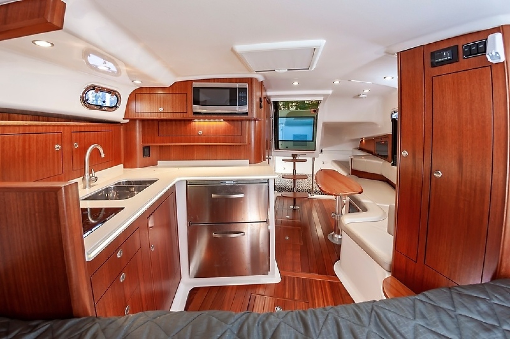 2015 PURSUIT 385 OS Base - Image 29