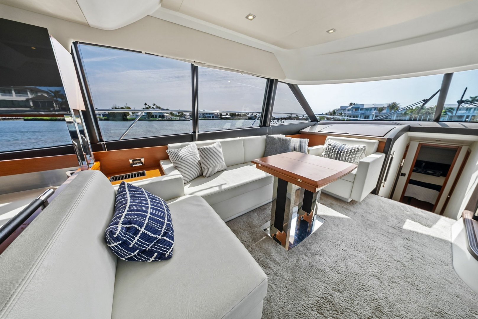 2015 Prestige 550 Base - Image 27