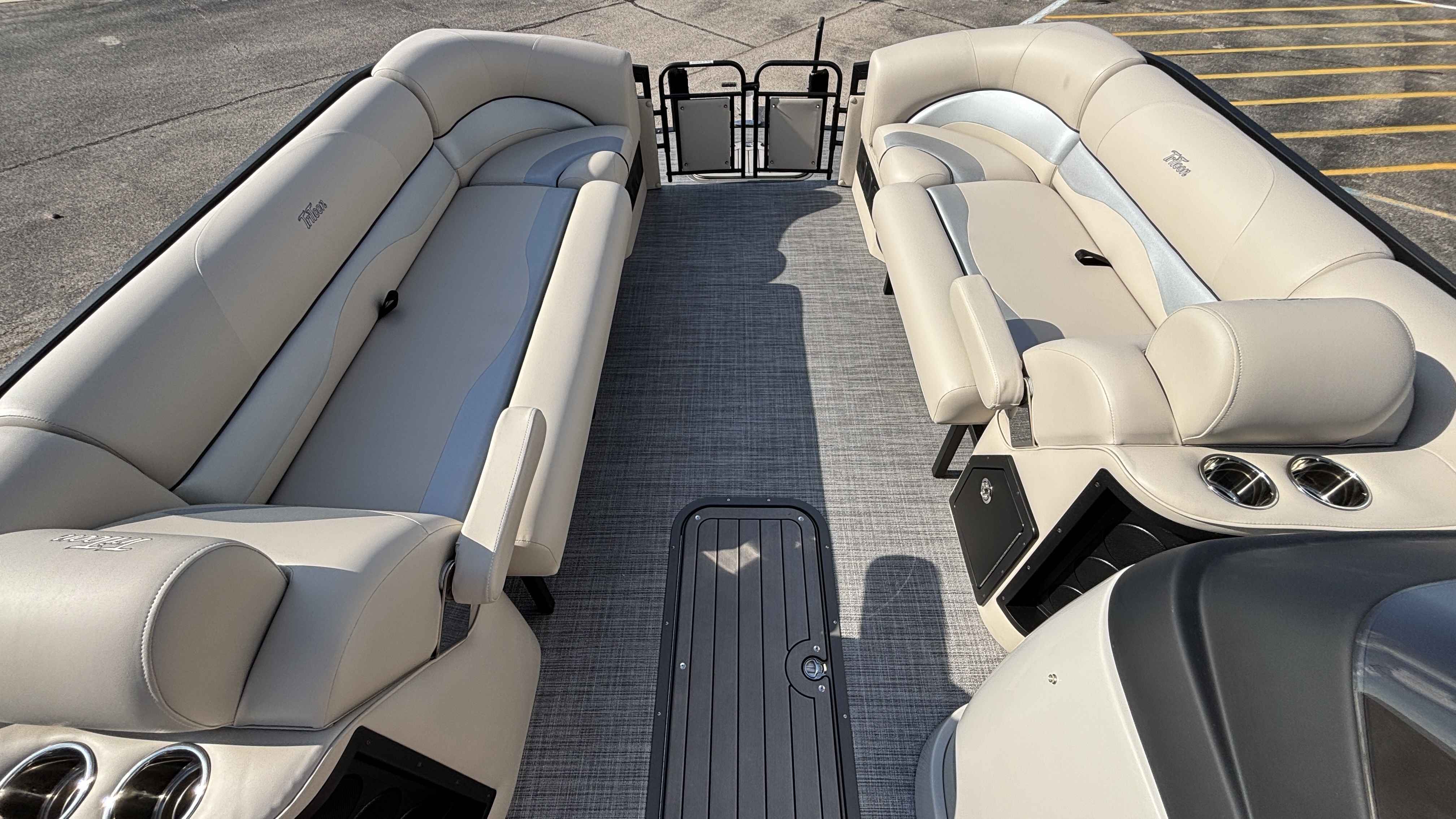2026 JC Pontoon NepToon 25TT Sport DSL - Image 9