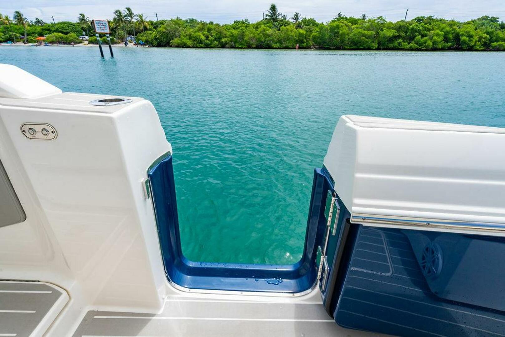 2025 Tiara Yachts 48 LS - Image 16