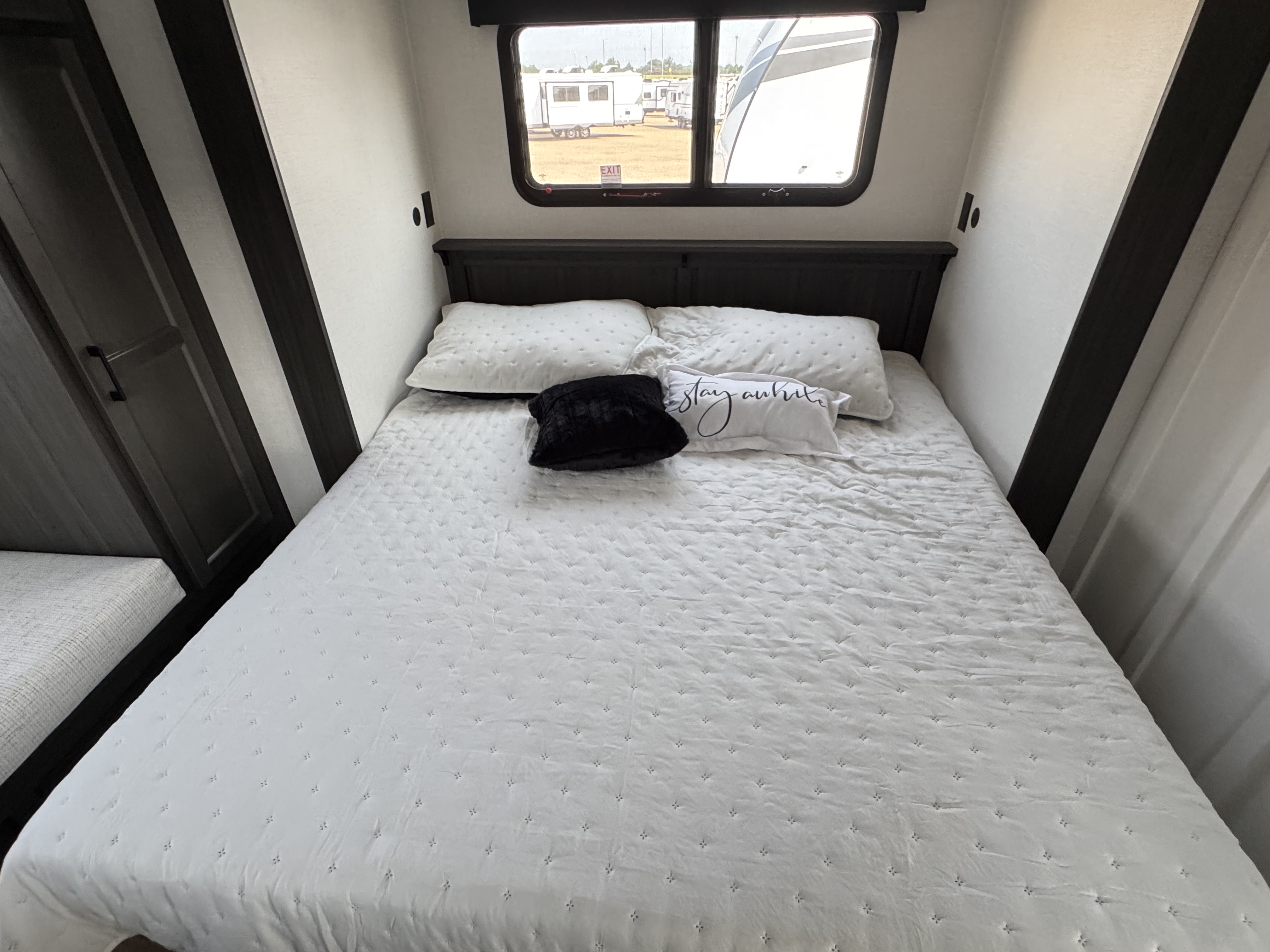 2027 VENTURE RV SPORTTREK 292VRB - Image 28