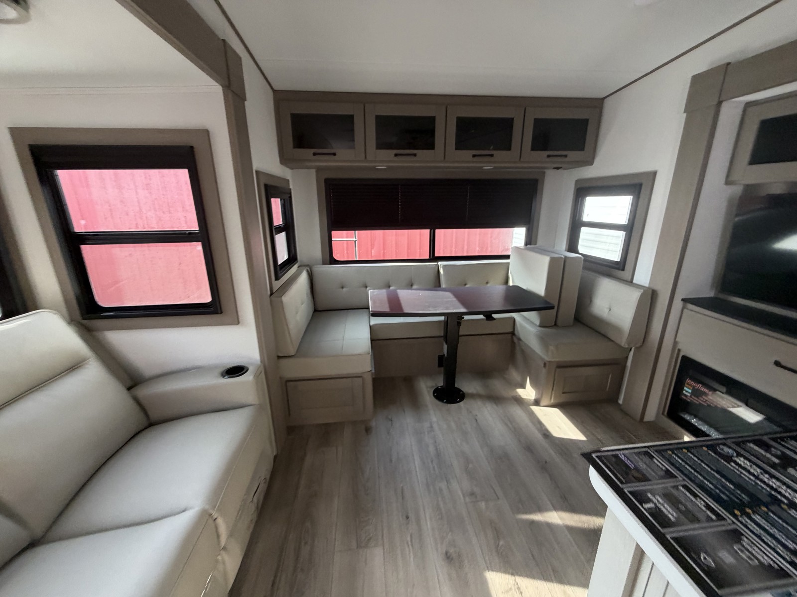 2026 GRAND DESIGN 324MBS - Image 19