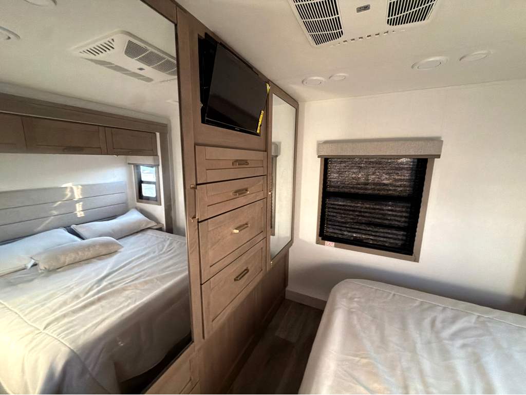 2027 ENTEGRA COACH ODYSSEY 29V - Image 16
