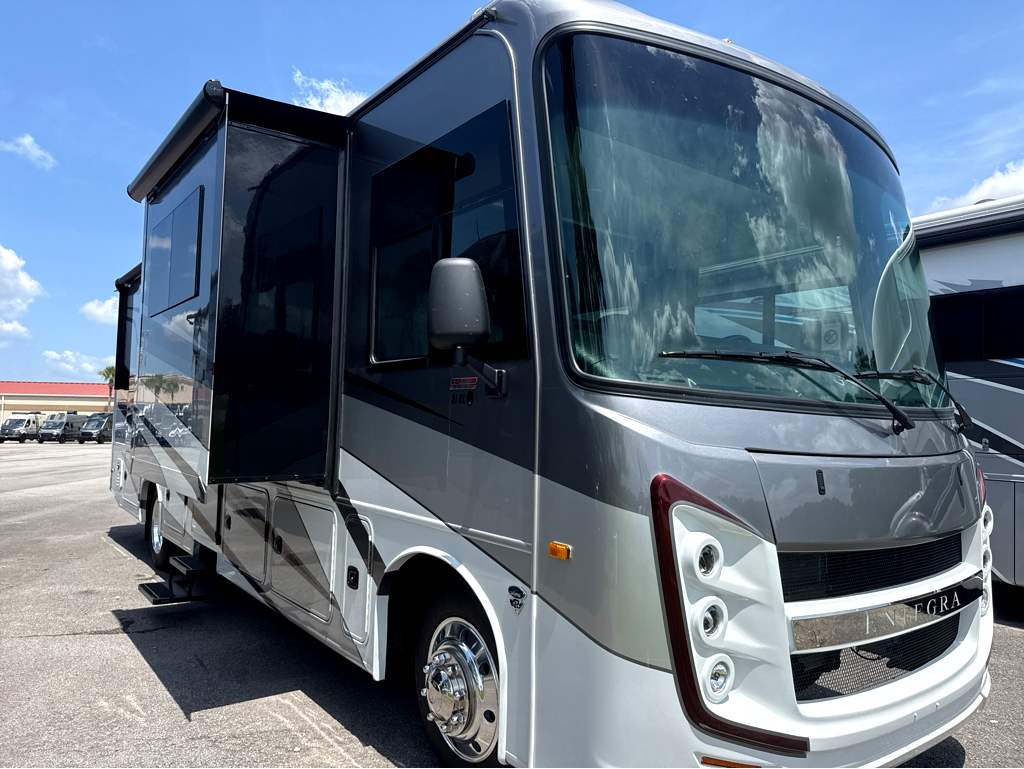 2027 ENTEGRA COACH VISION XL 31UL - Image 1