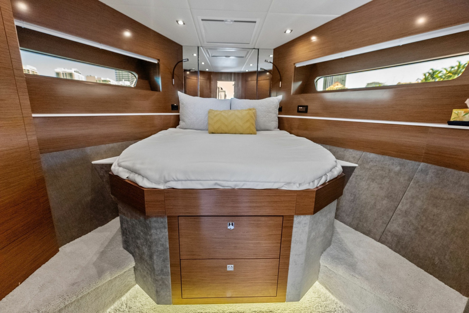 2019 Cruisers Yachts 54 Cantius - Image 51