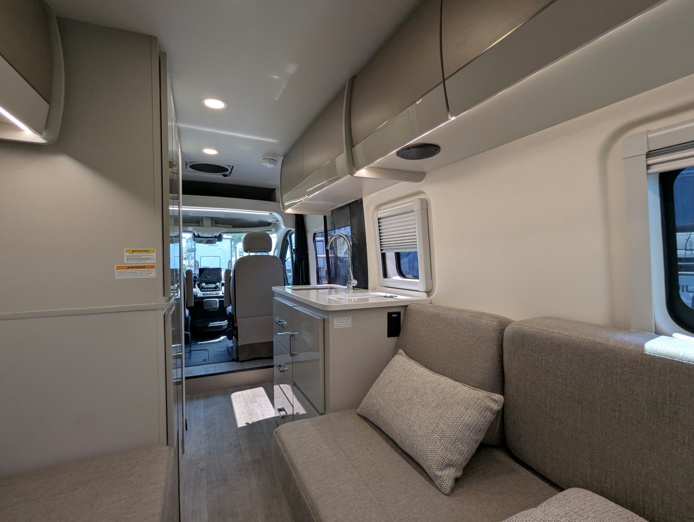2027 Thor Motor Coach Tellaro 20U - Image 24
