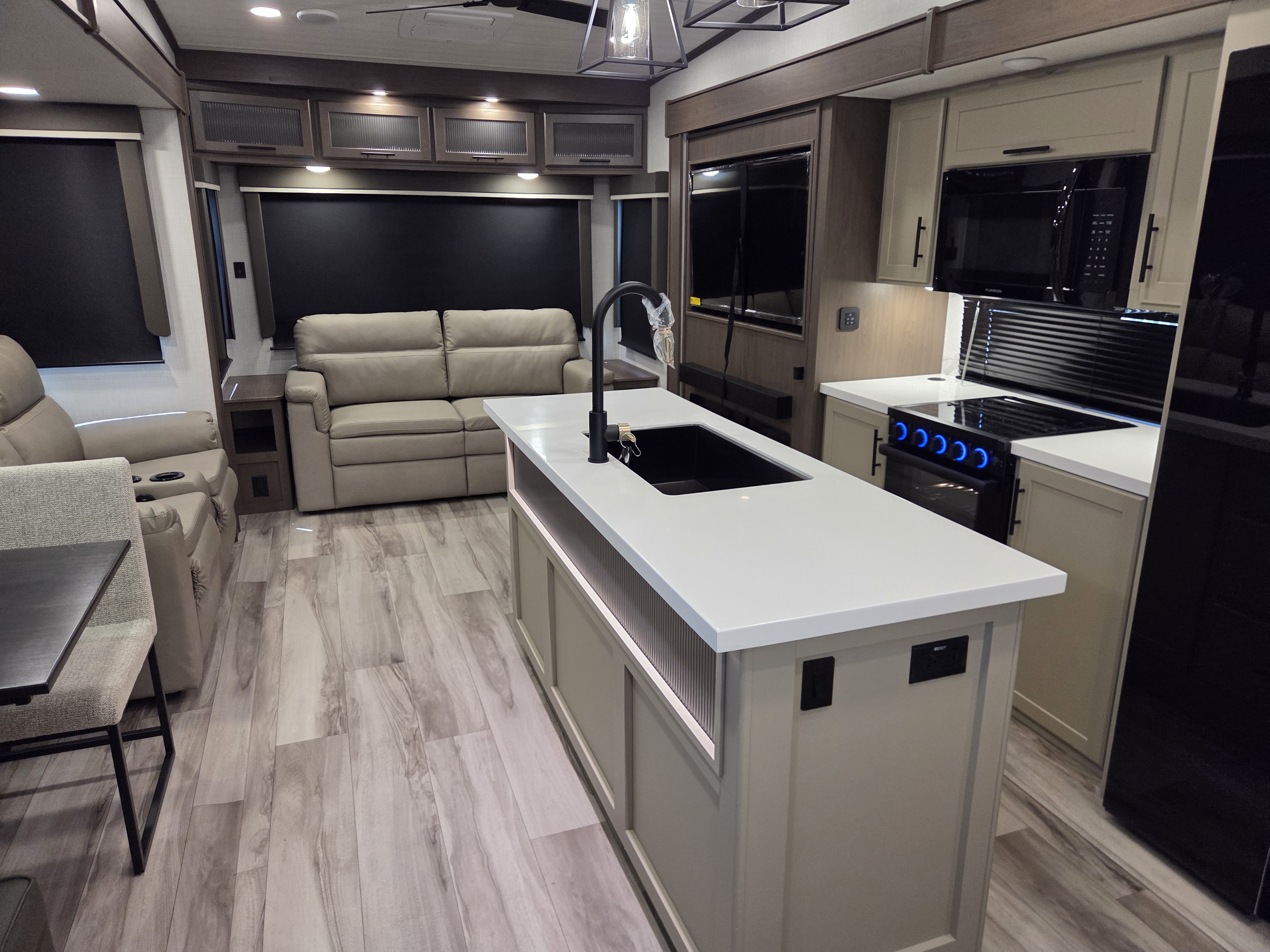 2027 Keystone Cougar 316RLS - Image 5