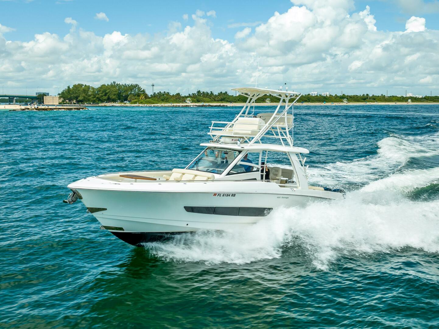 2016 Boston Whaler - Image 31