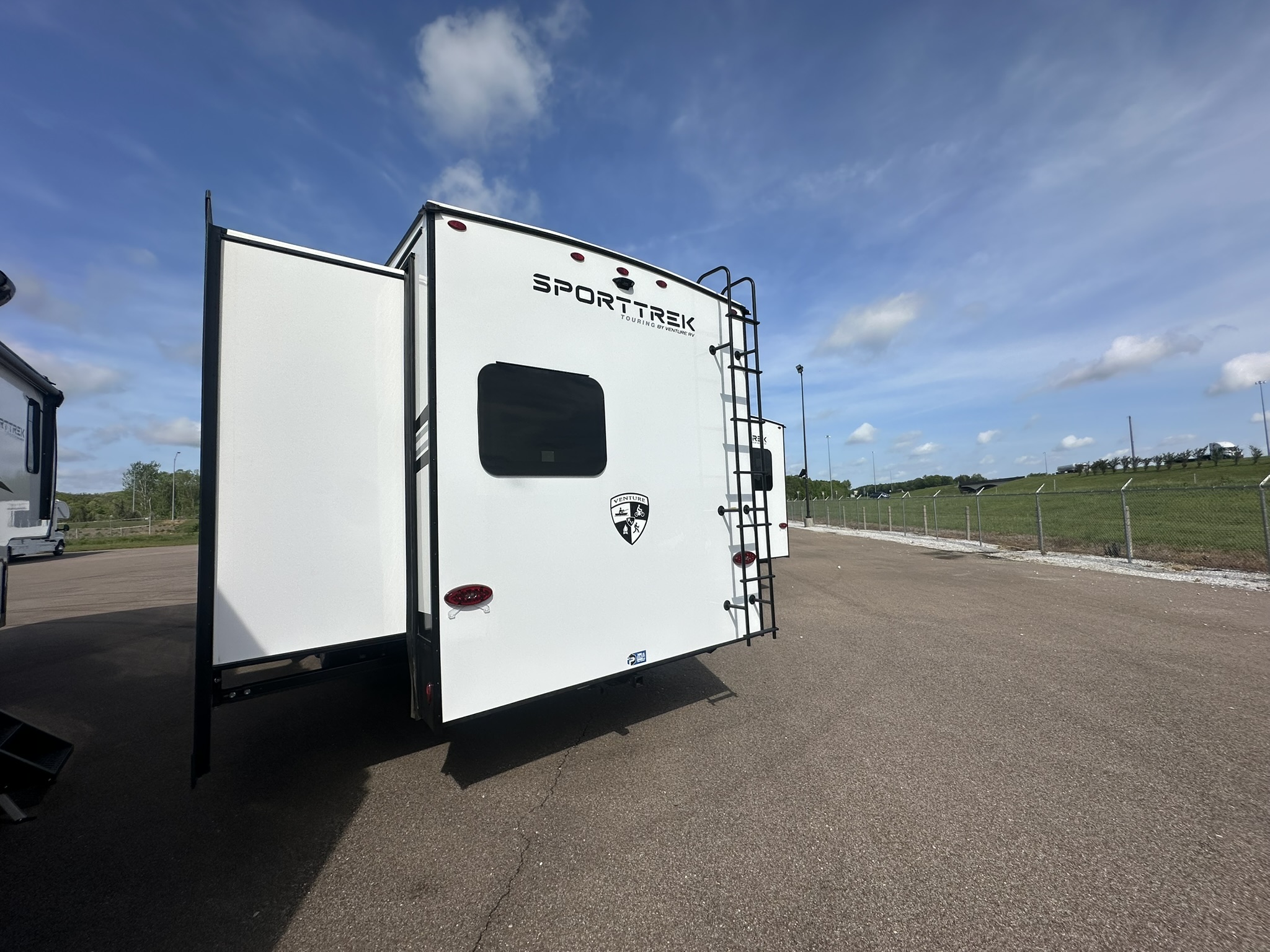 2026 VENTURE RV SPORTTREK 354VBH - Image 3