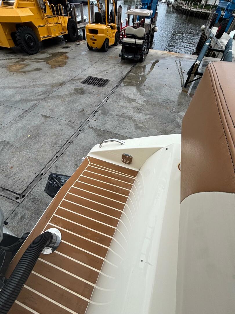 2013 Statement 35 Center Console - Image 25