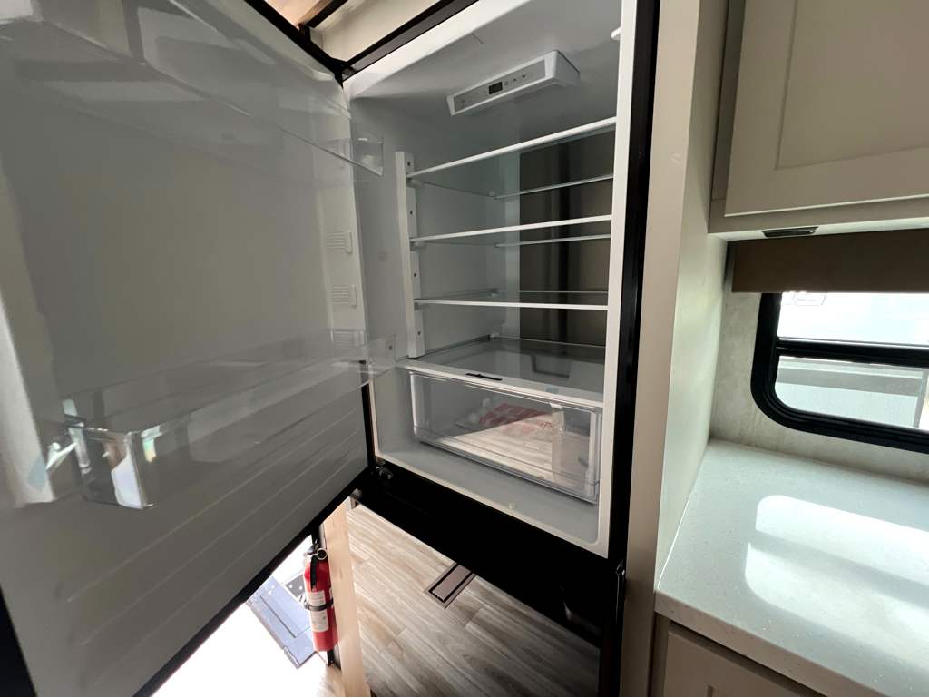 2027 VENTURE RV SPORTTREK 333VIK - Image 15