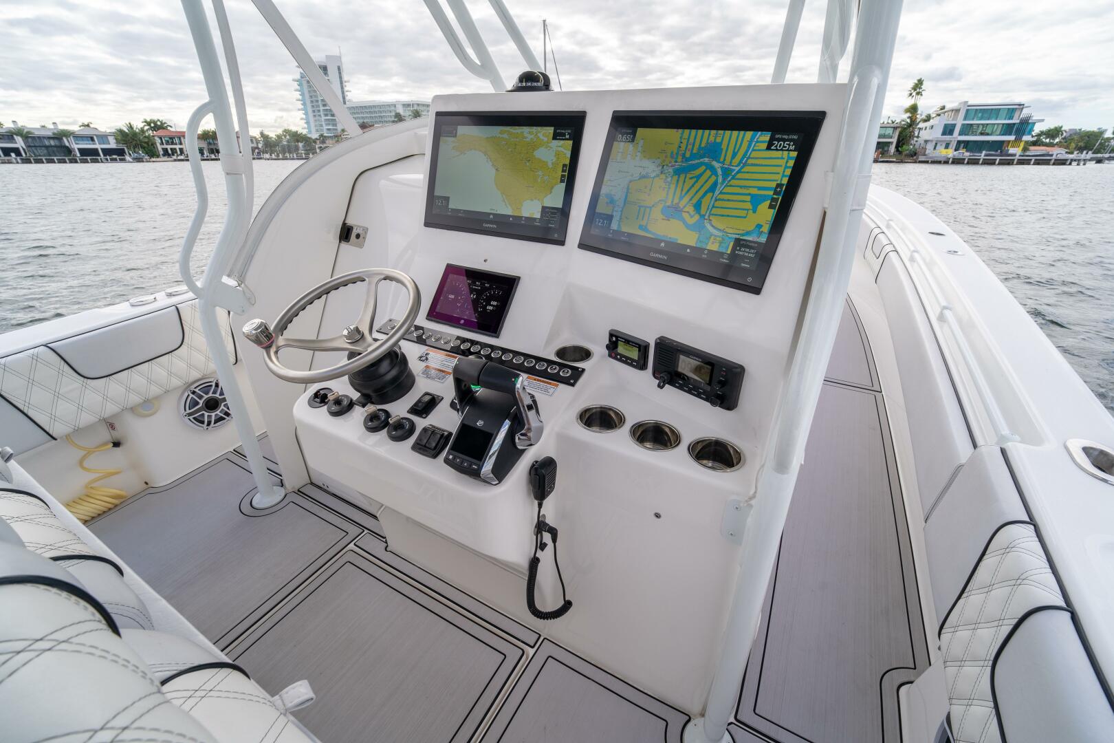 2023 Contender 39 Fisharound - Image 8