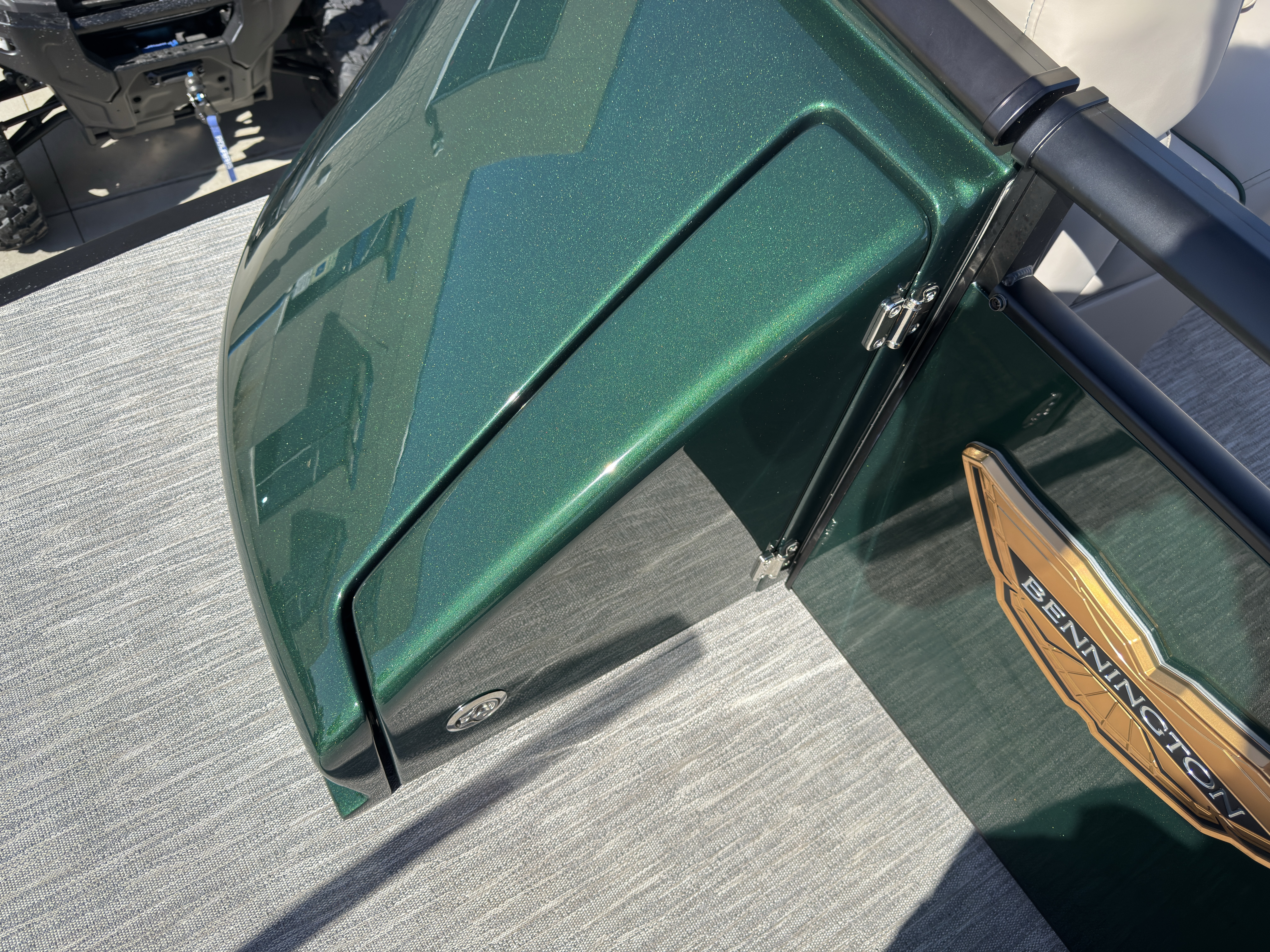 2026 Bennington 25QXSBA 425HP V10 Tritoon Pontoon - Image 85