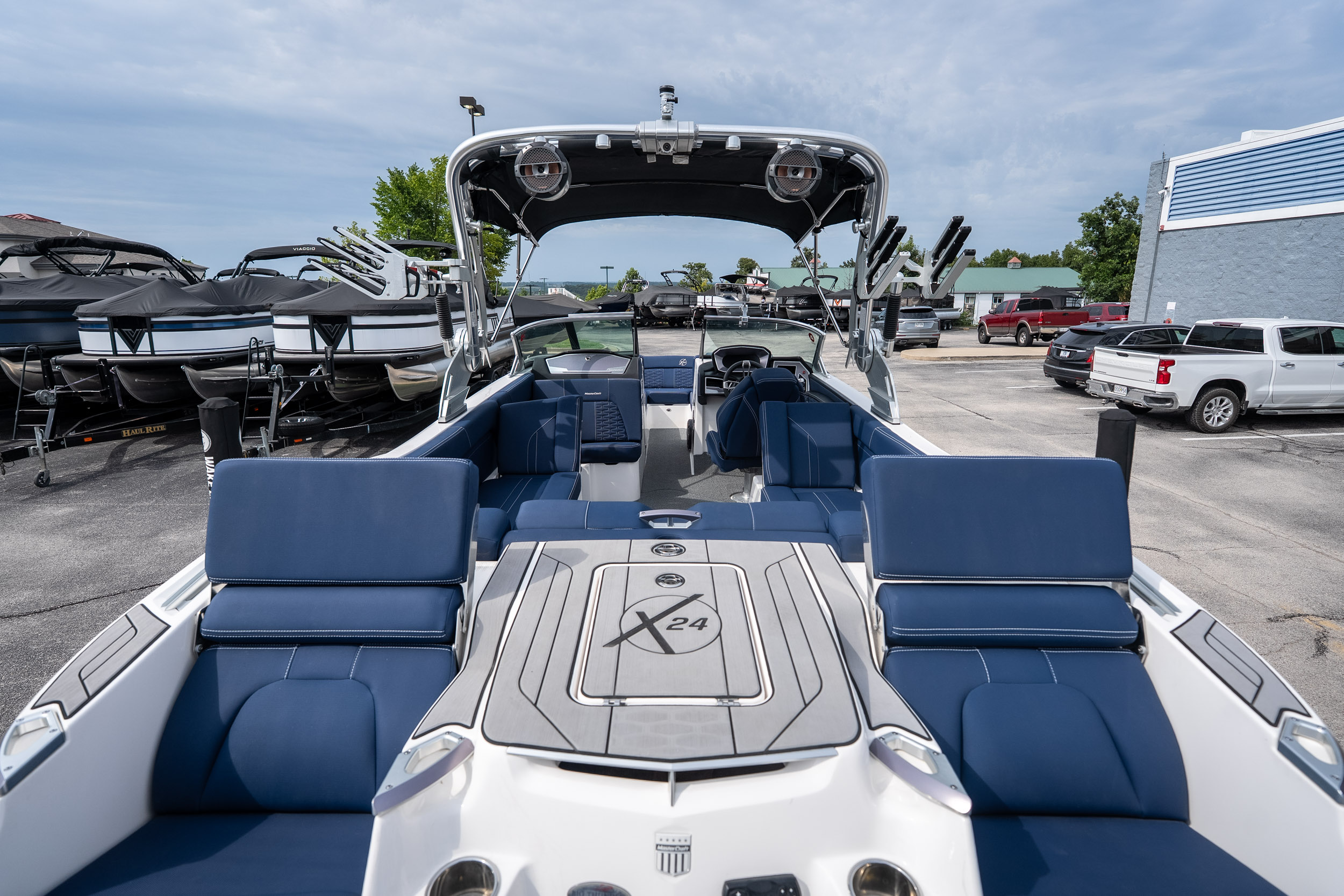 2021 MasterCraft X24 - Image 23
