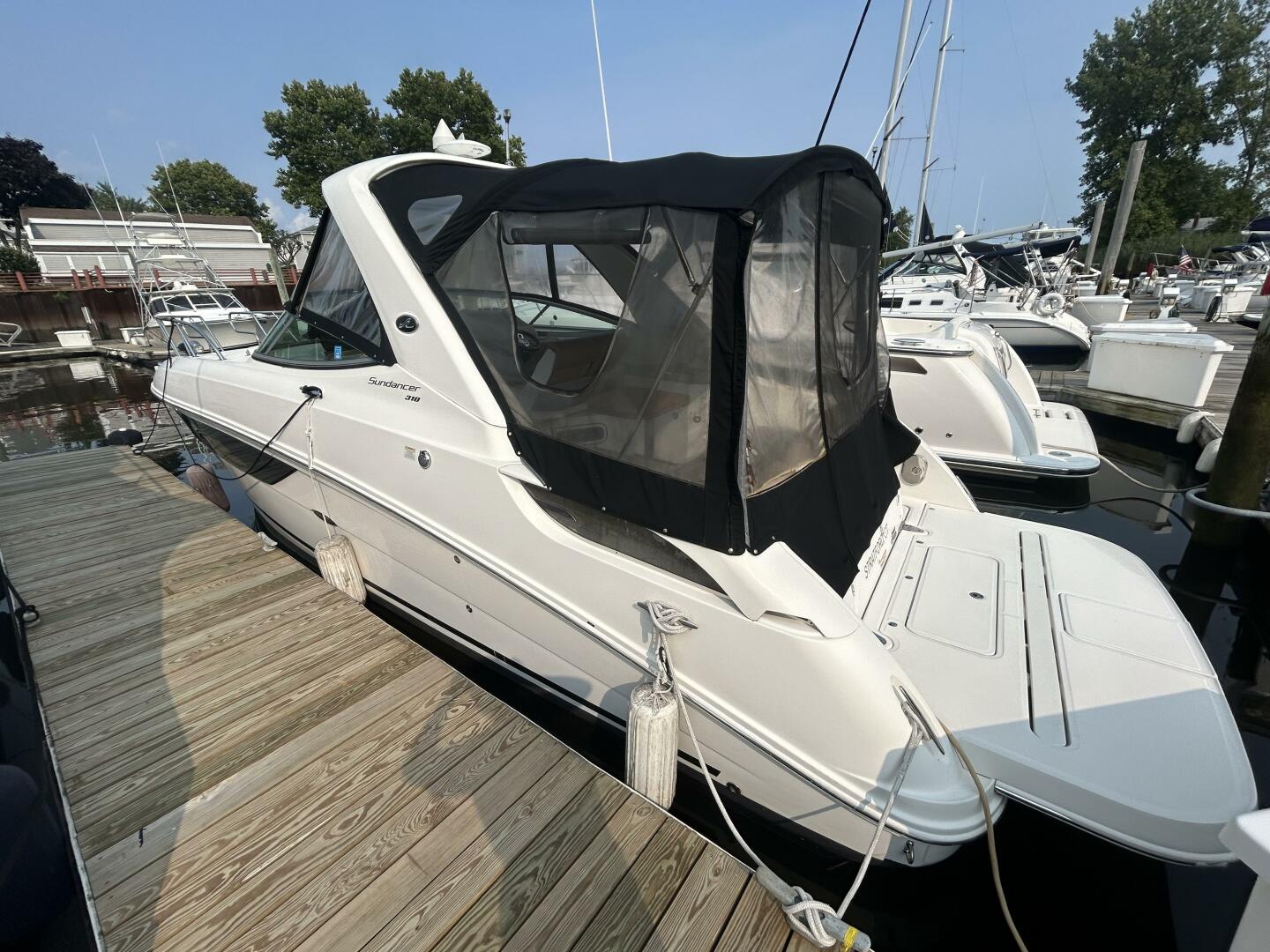 2016 Sea Ray 310 Sundancer - Image 2
