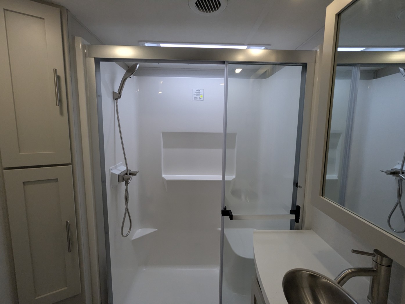 2027 Alliance RV Avenue 32RLS - Image 18