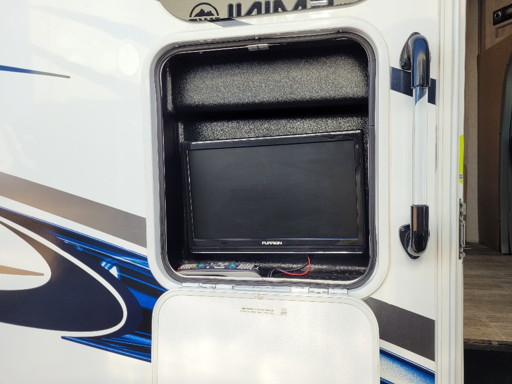 2018 Forest River Forester 2401R MBS - Image 3