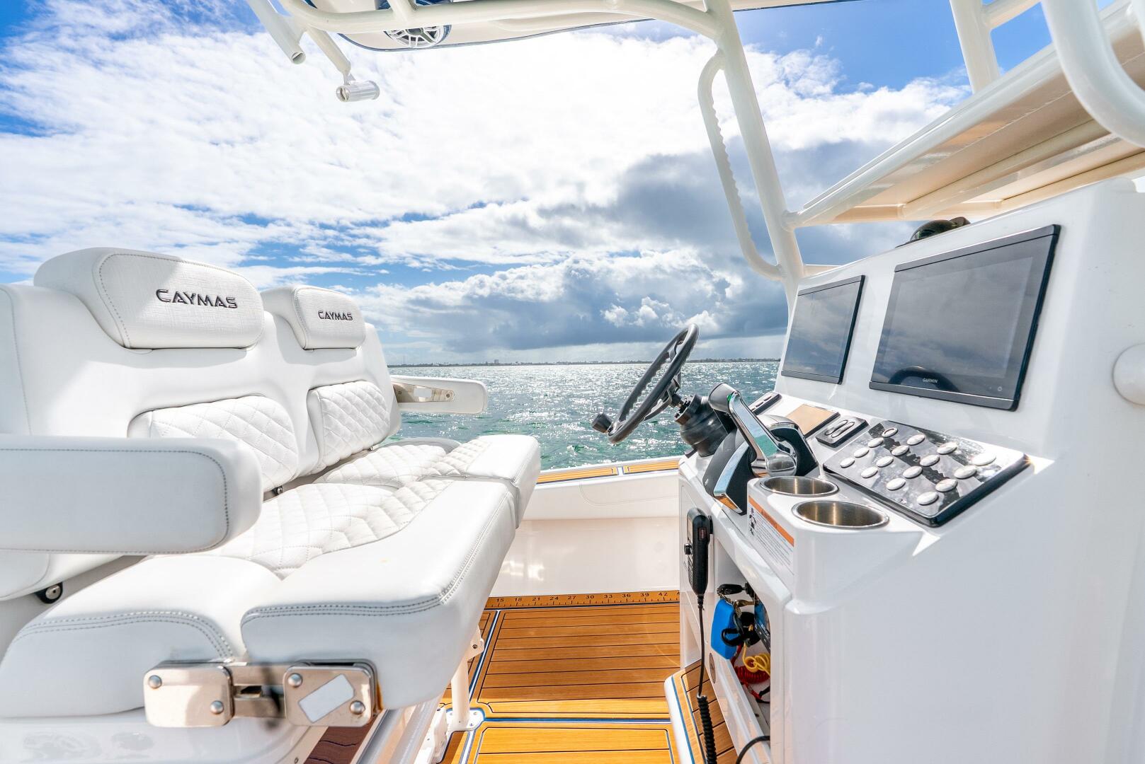 2024 Caymas Hybrid Boat 281 HB - Image 24