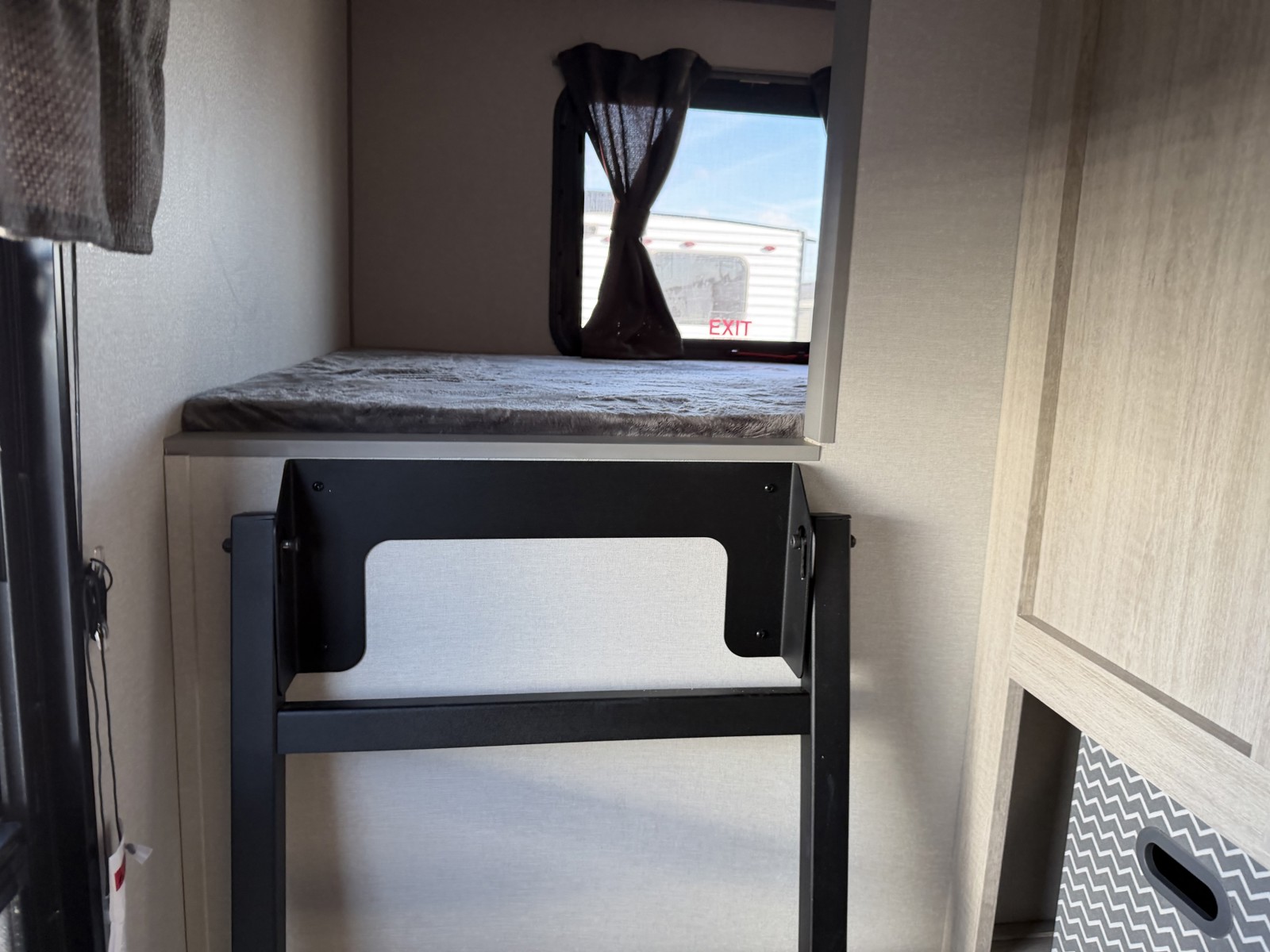 2026 COACHMEN 333DORM - Image 39