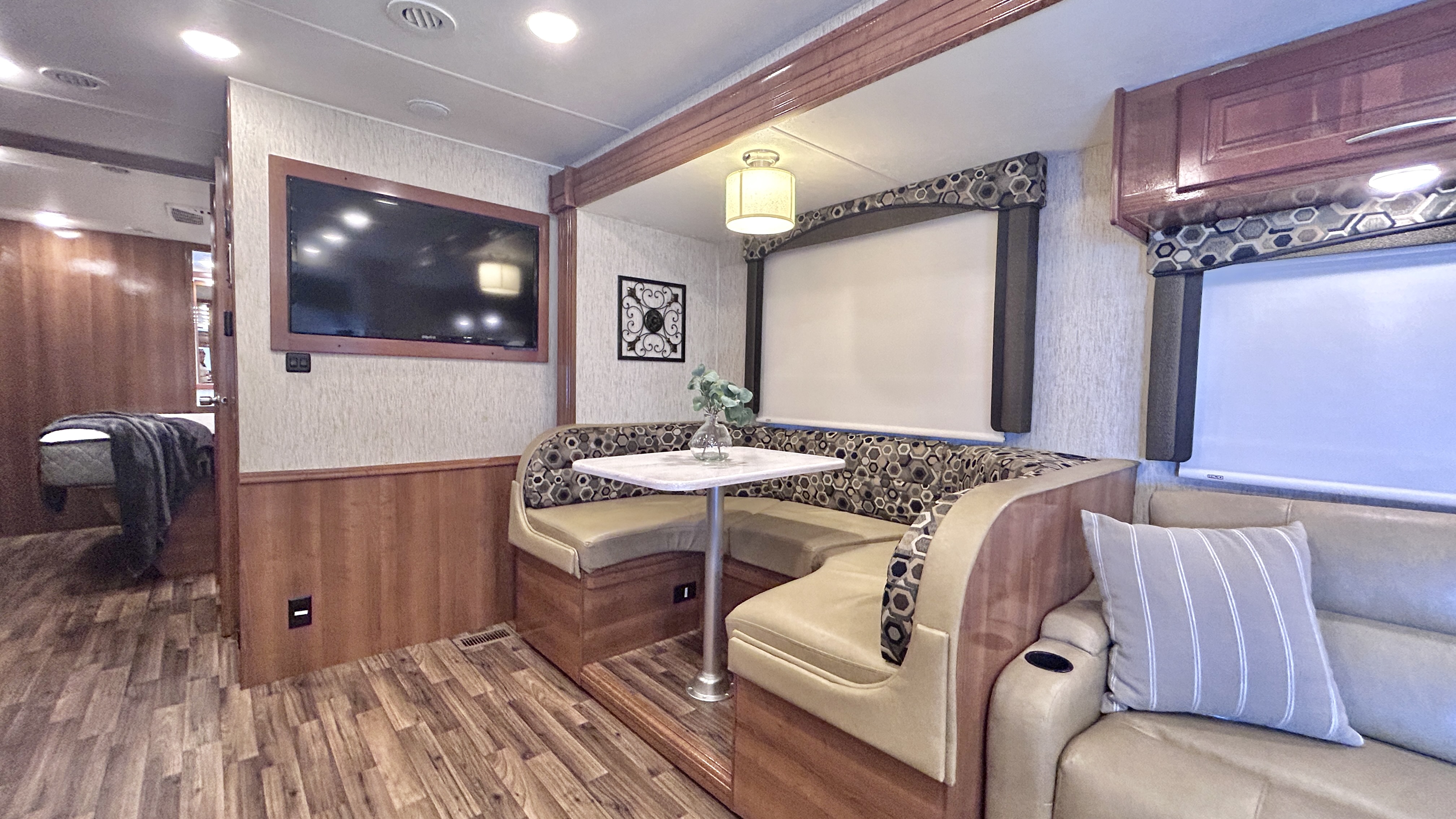 2019 Coachmen Mirada 35BH - Image 15