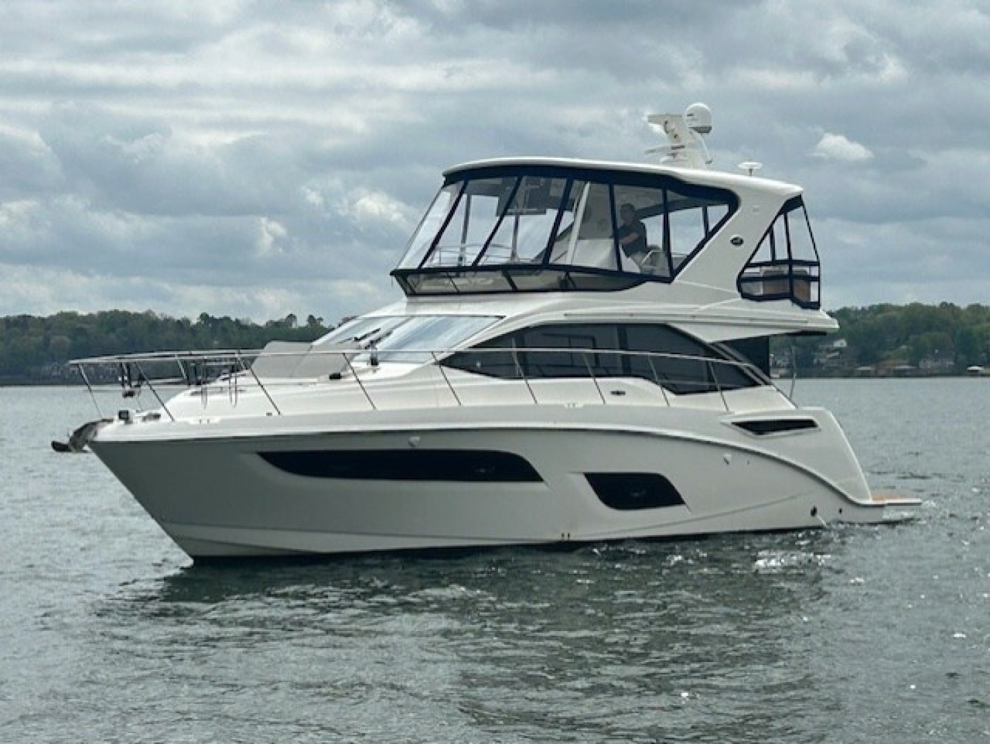 2017 Sea Ray 460 FLY - Image 2