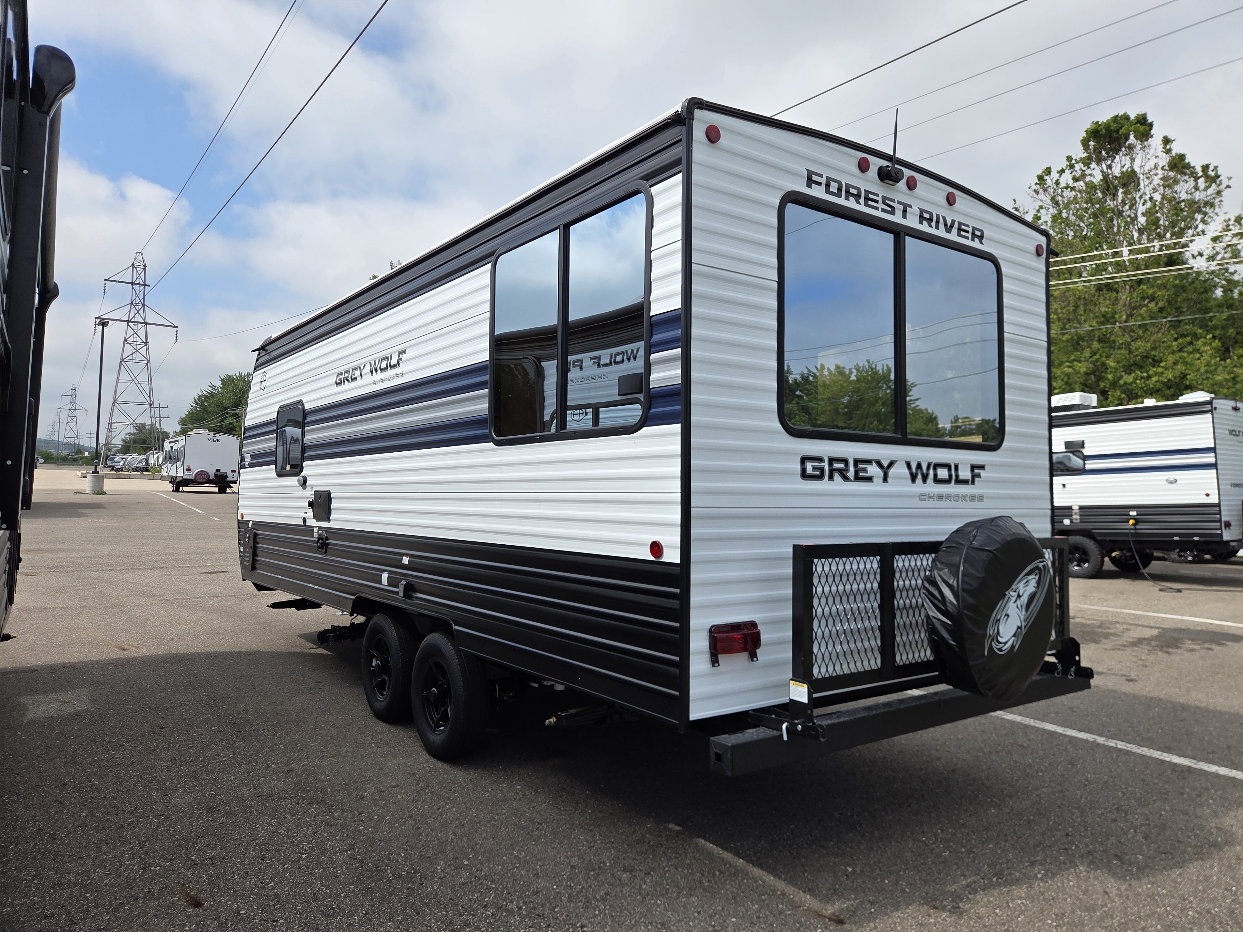 2027 Forest River Cherokee Grey Wolf 20RDSE - Image 3
