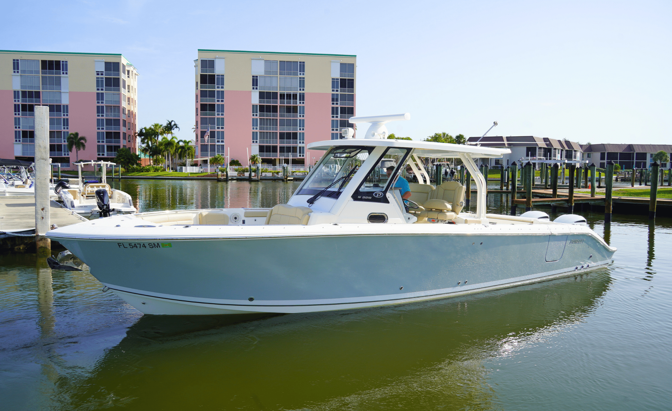 2020 PURSUIT S328 - Image 2