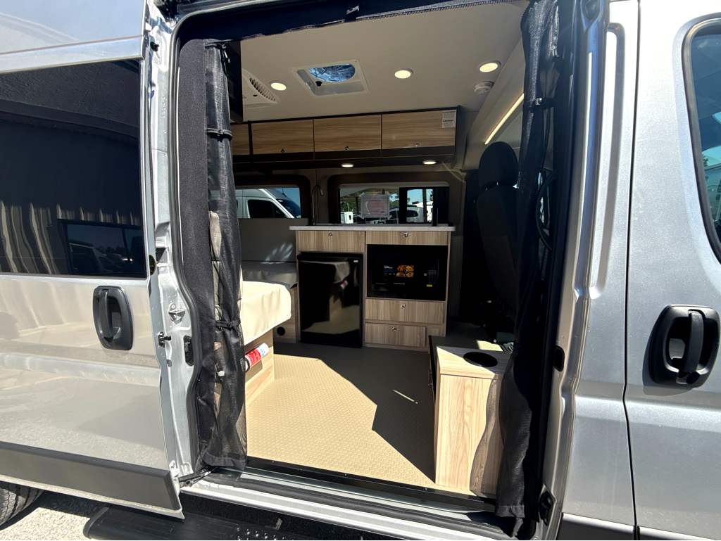 2027 ENTEGRA COACH ETHOS 20T - Image 9