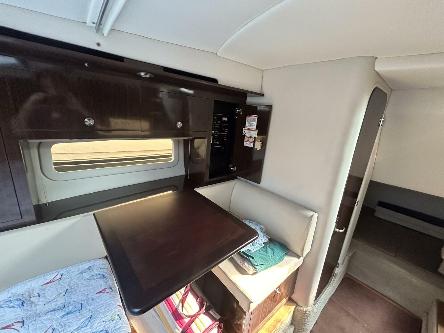 2016 Sea Ray 310 Sundancer - Image 15