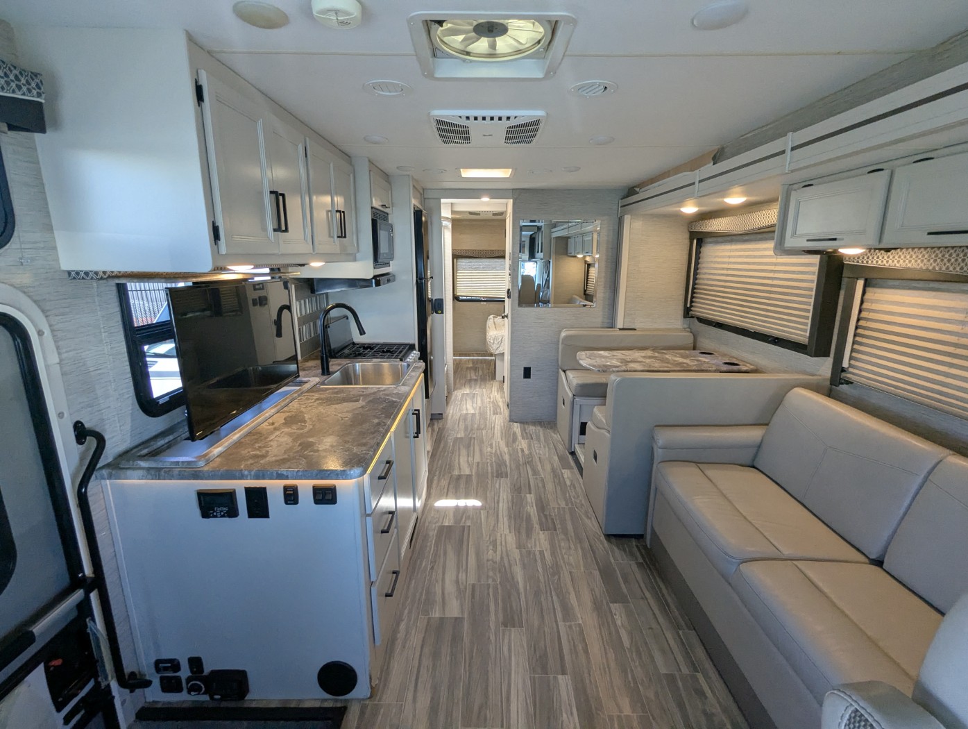 2022 Thor Motor Coach A.C.E. 30.3 - Image 11