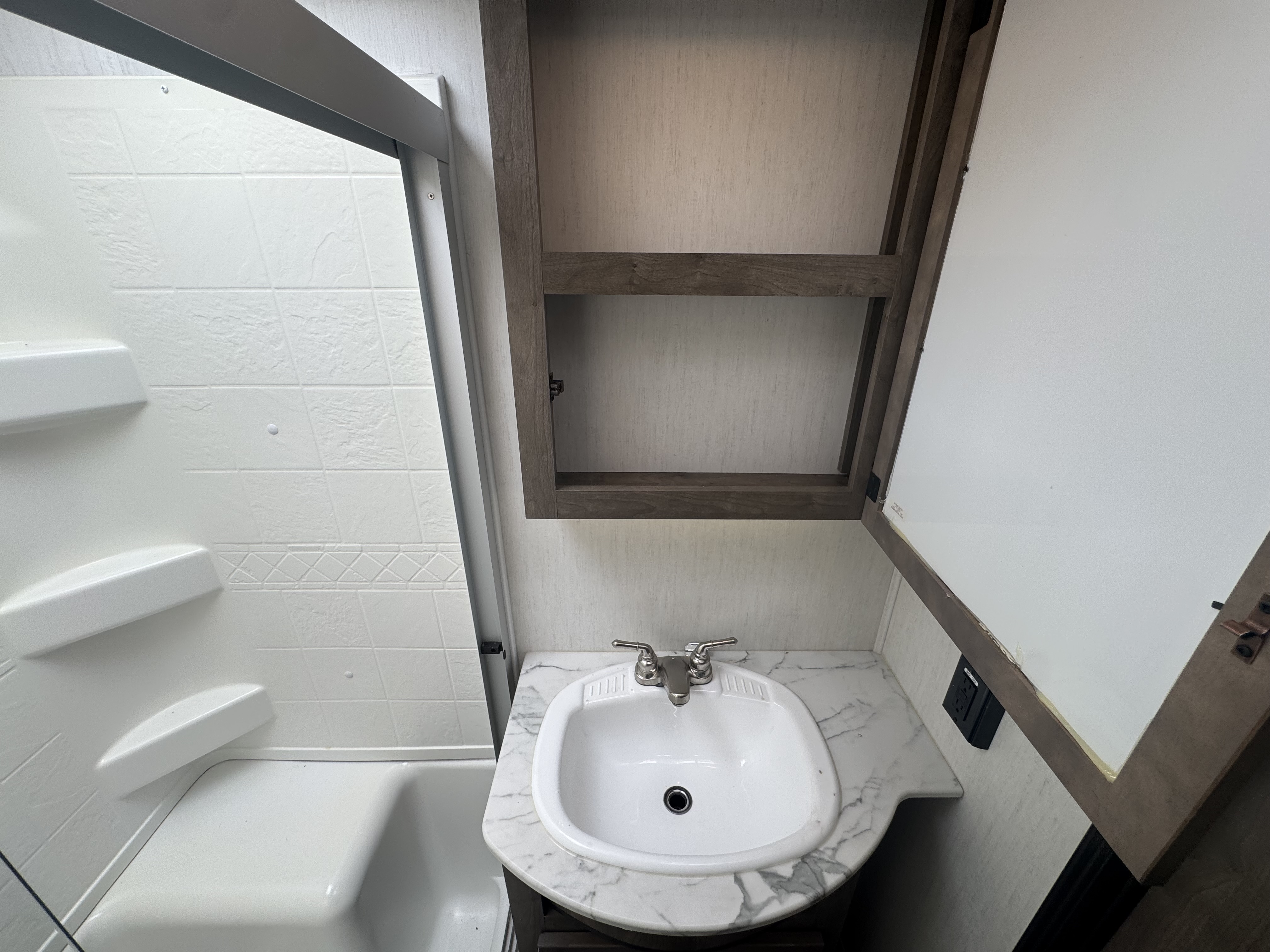 2022 FOREST RIVER SABRE 36BHQ - Image 31