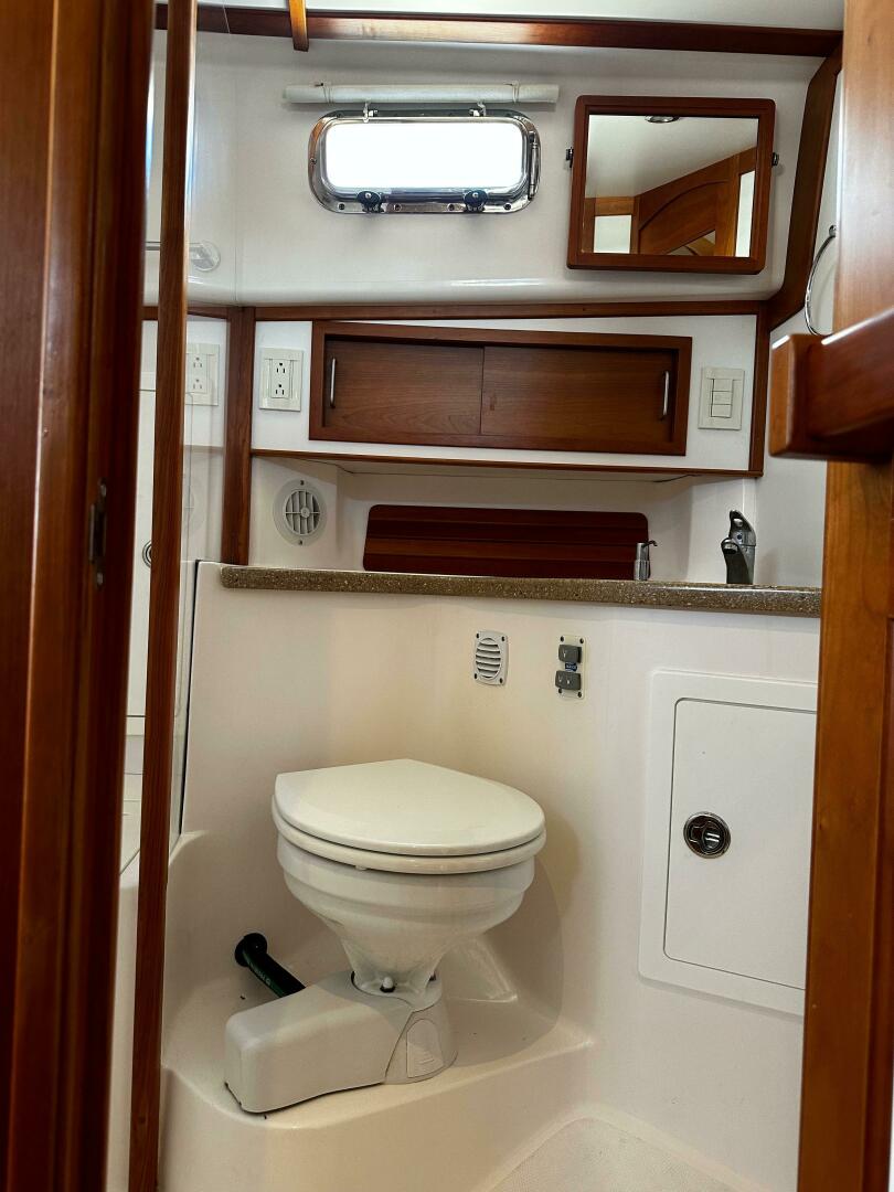 2014 Sabre 42 Salon Express - Image 31