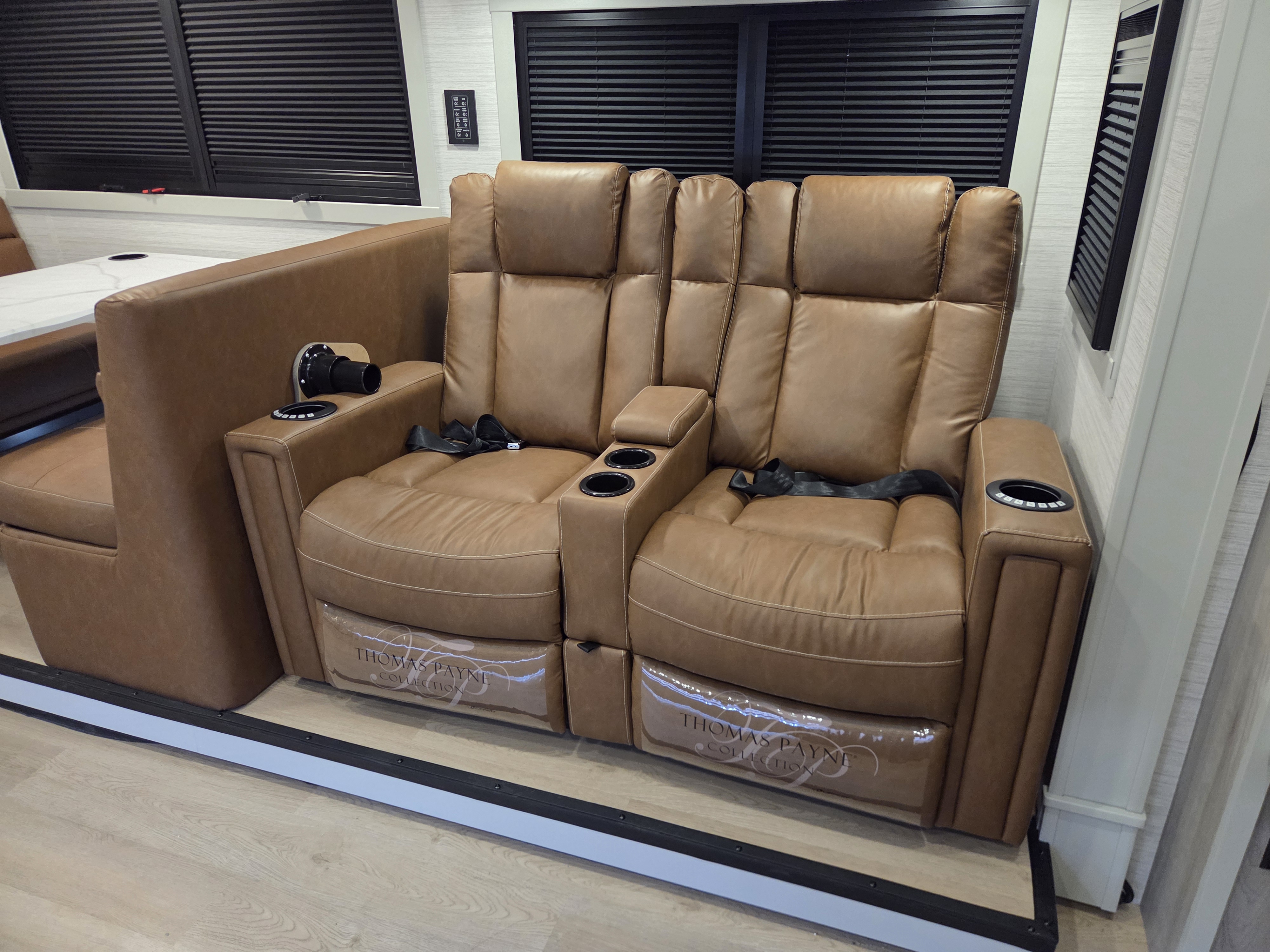 2027 Dynamax Europa 31SS - Image 6