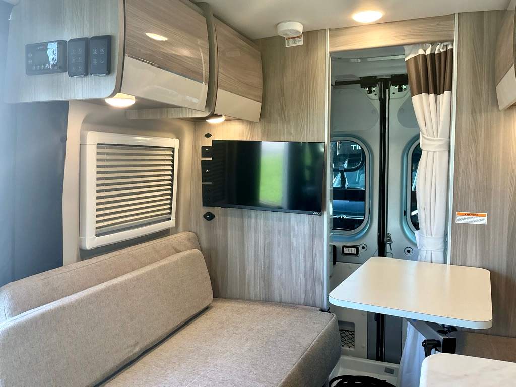 2025 THOR MOTORCOACH 18G - Image 13
