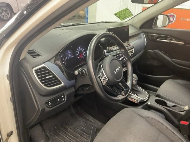 2022 Kia Seltos Utility 4D S AWD - Image 12