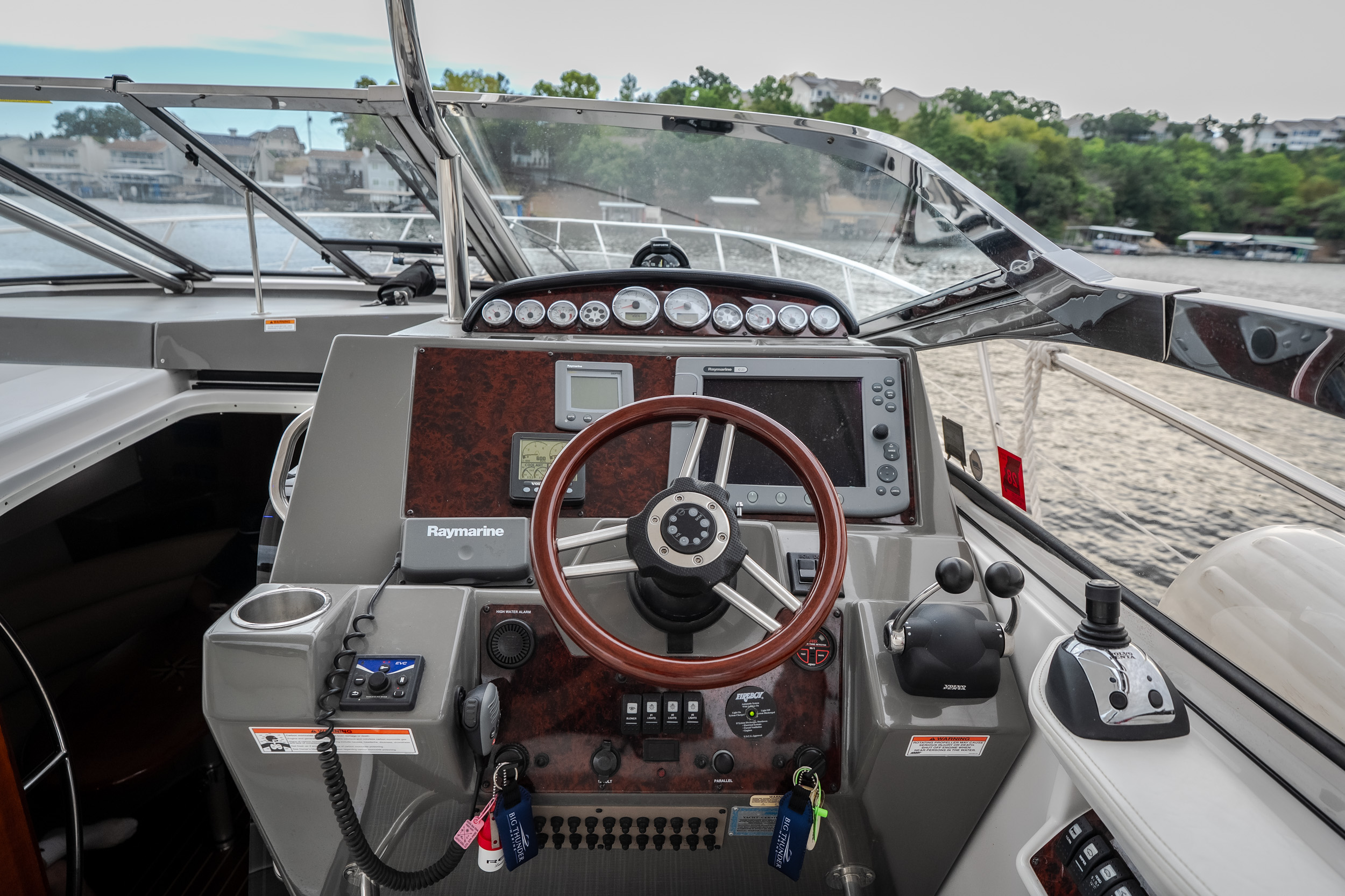 2009 Regal 4460 Express Cruiser - Image 21