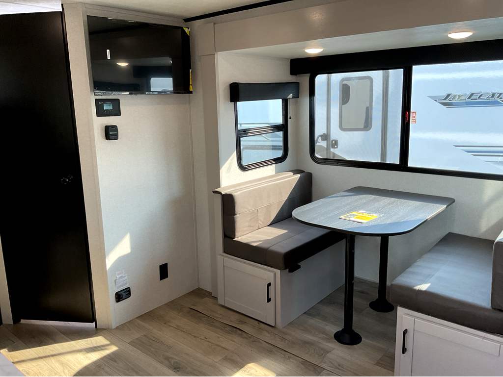 2026 JAYCO Jay Feather 19 MBS - Image 15