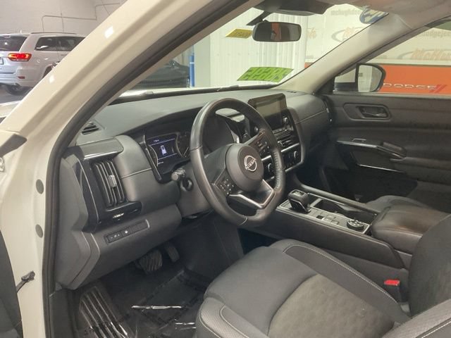 2024 Nissan Pathfinder Utility 4D SV 4WD - Image 15