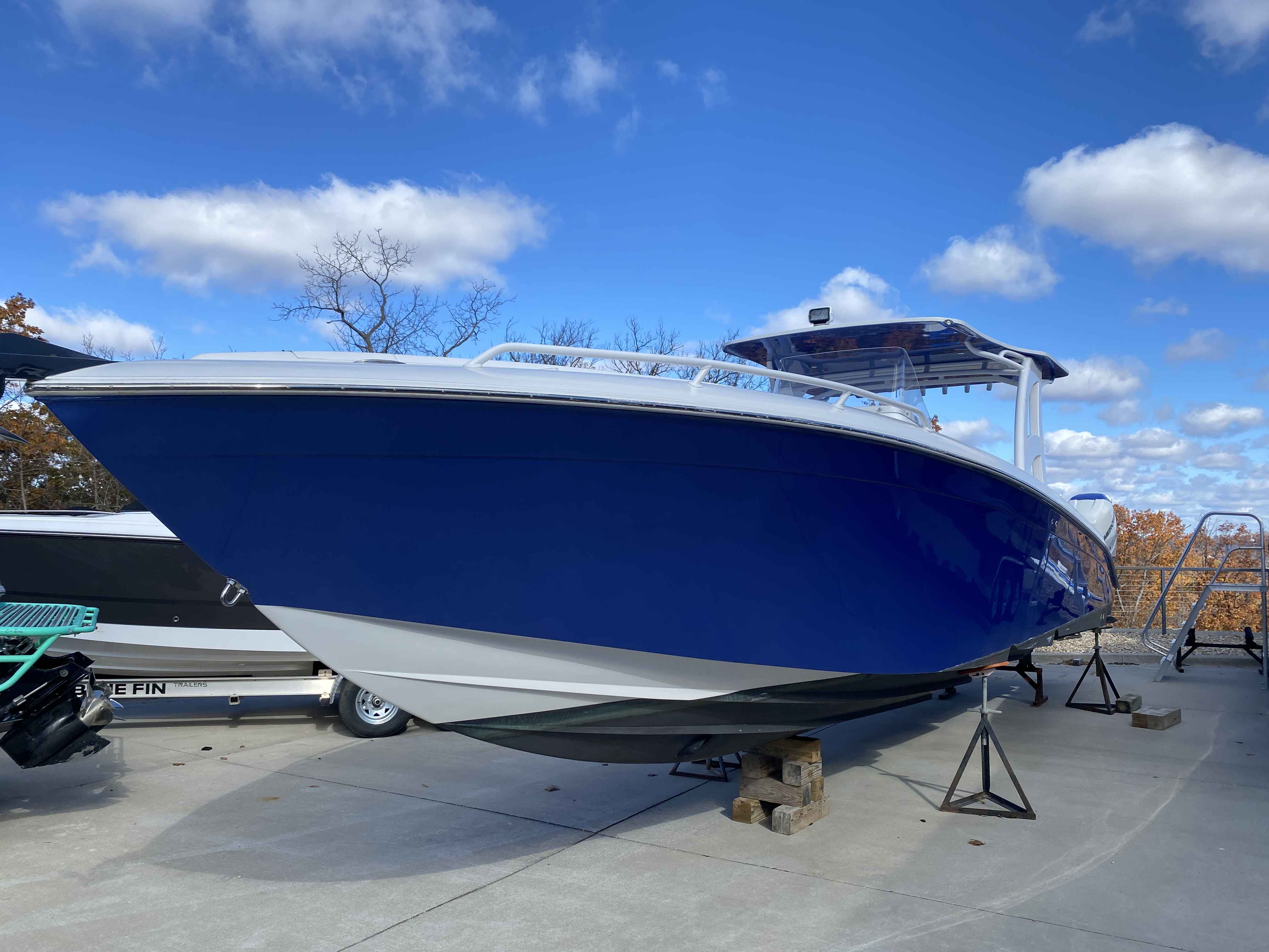 2017 Midnight Express 39 Cuddy  - Image 5